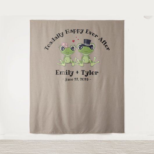 ©カエル夫婦のさわやかな幸せな結婚式 タペストリー (正面)