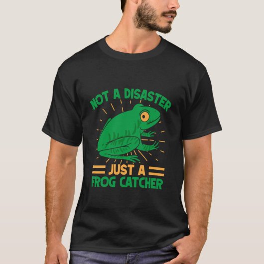 カエル捕獲係は災害ではありません カエル Tシャツ (正面)