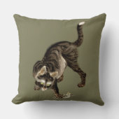 カエル日本のを捕まえる猫 クッション (正面)