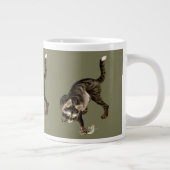 カエル日本のを捕まえる猫 ジャンボコーヒーマグカップ (右)
