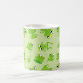 カエル柄、かわいいカエル、グリーンカエル、カエルの王子 コーヒーマグカップ (中央)