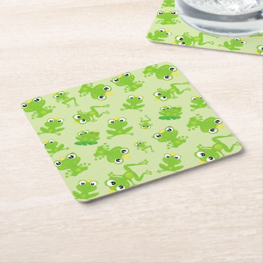 カエル柄、かわいいカエル、グリーンカエル、カエルの王子 スクエアペーパーコースター (アングル)