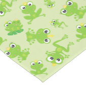 カエル柄、かわいいカエル、グリーンカエル、カエルの王子 ミディアムテーブルランナー (コーナー)