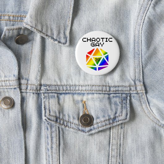 カオスなゲイD20 – LGBTQ+ プライドDND 缶バッジ (インサイチュ)