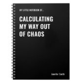 カオスのオフィスから抜け出る道を計算中 ノートブック (正面)