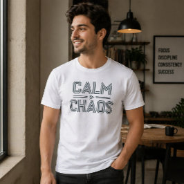 カオスを超える平静 ミニマル・タイポグラフィーTシャツ Tシャツ