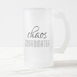 カオスコーディネーターのタイポグラフィ文字 フロストグラスビールジョッキ