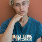 カオスミュージックTeeを受け入れる – フェスティバルVibes Tシャツ