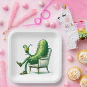 カクテルを添えた大きなディルの漬物 ペーパープレート (パーティー)