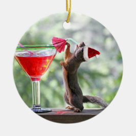 カクテルを飲んでいるクリスマスのリス セラミックオーナメント