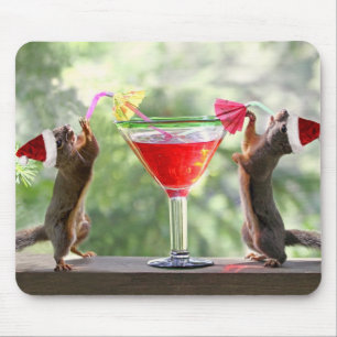 カクテルを飲んでいるサンタのリス マウスパッド