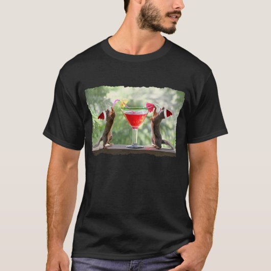 カクテルを飲んでいるサンタのリス Tシャツ (正面)