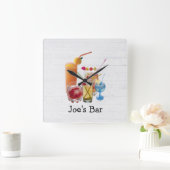 『カクテル・ハッピー・アワー・オン・ウッド』 スクエア壁時計 (ホーム)