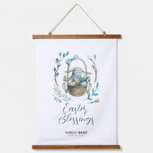 カゴに可愛いイースターバニー、カスタム文字 吊り下げ型タペストリー (正面)