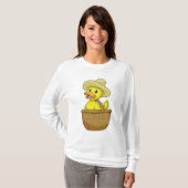 カゴ付き農家のアヒル Tシャツ (正面フル)