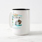 カサゴの魚釣りの漁師のマグのコップ ツートーンマグカップ (正面左)