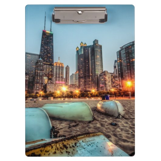 カシの通りのカヌーは日没の後で少しを浜に引き上げます クリップボード (正面)