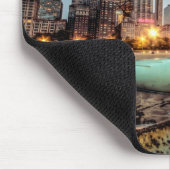 カシの通りのカヌーは日没の後で少しを浜に引き上げます マウスパッド (コーナー)