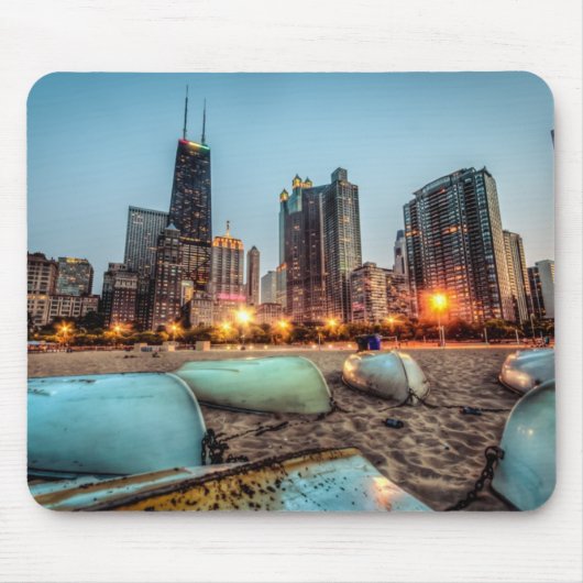 カシの通りのカヌーは日没の後で少しを浜に引き上げます マウスパッド (正面)