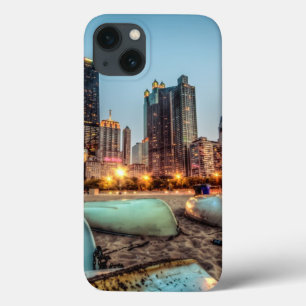 カシの通りのカヌーは日没の後で少しを浜に引き上げます iPhone 13ケース