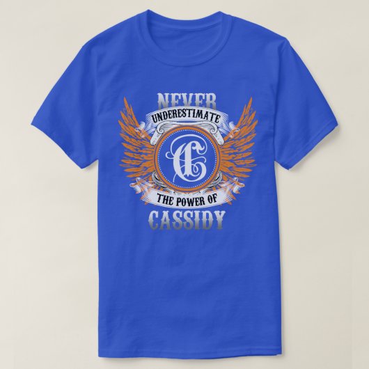 カシディの名前のシャツは力を過小評価しない Tシャツ (デザイン正面)