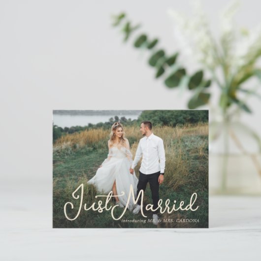 カジュアルたった今結婚しましたスクリプトの写真 案内ポストカード (スタンド正面)