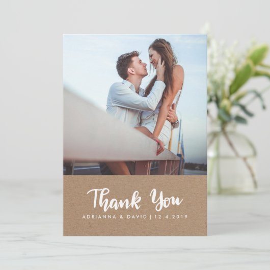 カジュアルな写真の結婚式はクラフト紙感謝していしています サンキューカード (スタンド正面)