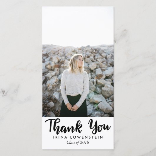 カジュアルな卒業生は感謝していしています サンキューカード (正面)