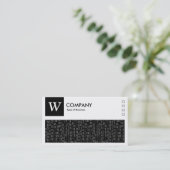 カスケーディングナンバー – ロゴとパネルv2 – 黒 名刺 (スタンド正面)