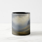 カスケーディングライト:山の滝風景 ツートーンマグカップ (中央)