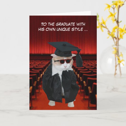 カスタマイおもしろいズ可能な猫の卒業生 カード (黄色い花)