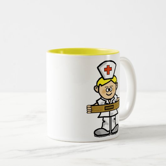 カスタマイズべきブロンドの男性のナースのマグ ツートーンマグカップ (正面右)