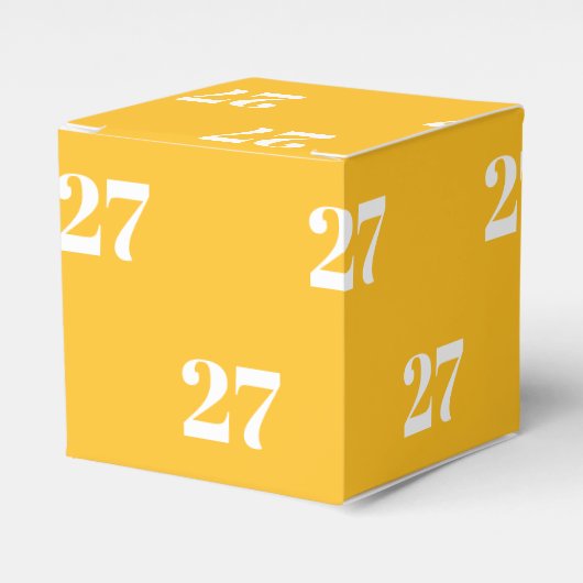 カスタマイズイニシャル付きホワイトレター番号黄色 フェイバーボックス (正面サイド)