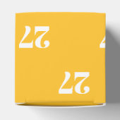 カスタマイズイニシャル付きホワイトレター番号黄色 フェイバーボックス (上部)