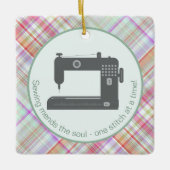 カスタマイズエレガント格子緑ピンク裁縫機 セラミックオーナメント (正面)