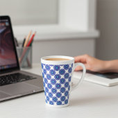 カスタマイズエレガント青の悪の目の幾何学的パターン カフェラテマグ