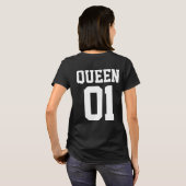カスタマイズクイーン ナンバー01 ヴァーシティスタイル 女性用 Tシャツ (裏面フル)