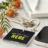 カスタマイズスタイリッシュ可能なモダン黒の検証済みブランド キーホルダー (正面右)