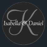 カスタマイズスタイリッシュ可能な新婦の結婚モノグラム ラウンドシール<br><div class="desc">新郎新婦スタイリッシュカスタマイズ可能な結婚モノグラム封筒用シールステッカー</div>