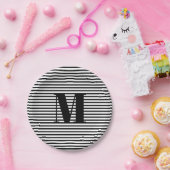 カスタマイズモノグラムイニシャル白黒ストライプ ペーパープレート (パーティー)