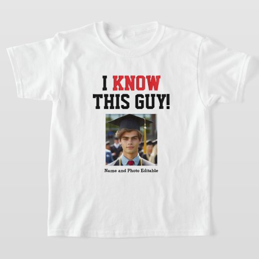 カスタマイズ可能この男を知っている卒業生 Tシャツ (レイダウン)