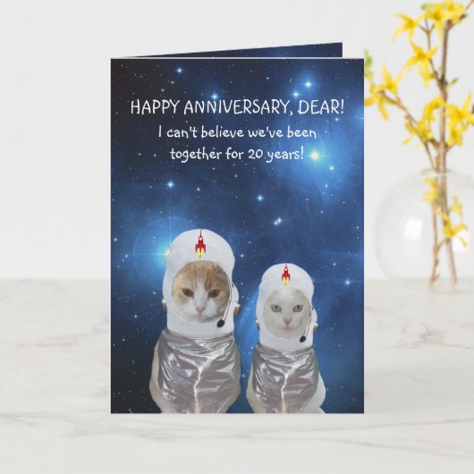 カスタマイズ可能でおもしろいな猫の宇宙記念日 カード (黄色い花)