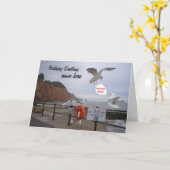 カスタマイズ可能なおもしろいなカモメのバースデー・カードは名前を加えます カード (黄色い花)