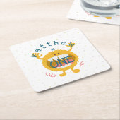 カスタマイズ可能なかわいいイエローモンスター スクエアペーパーコースター (アングル)