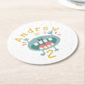 カスタマイズ可能なかわいいティール（緑がかった色）モンスター ラウンドペーパーコースター (アングル)