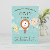 カスタマイズ可能なかわいい熱風船誕生日。 招待状 (スタンド正面)