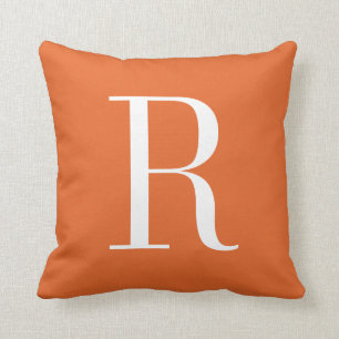 カスタマイズ可能なアルファベットのモノグラムの枕-オレンジ クッション