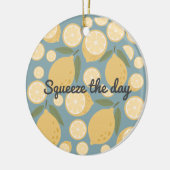 カスタマイズ可能なイエローレモンシームレスパターン セラミックオーナメント (左)