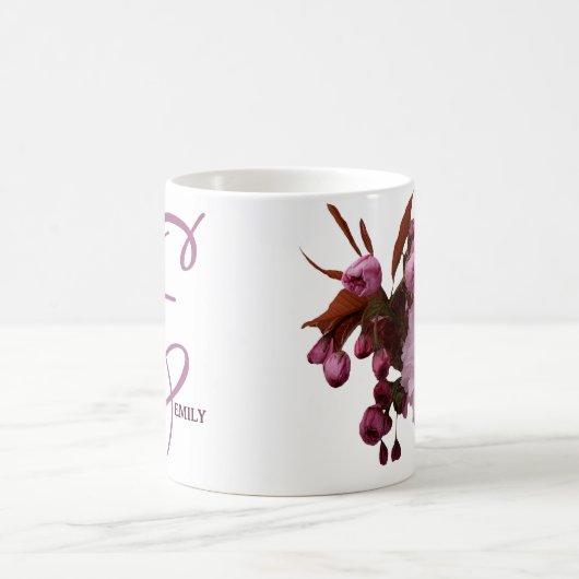 カスタマイズ可能なエミリー名さくらんぼの花のフローラガラス コーヒーマグカップ (中央)