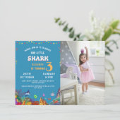 カスタマイズ可能なカラフルフォトリトルシャーク誕生日 招待状 (スタンド正面)